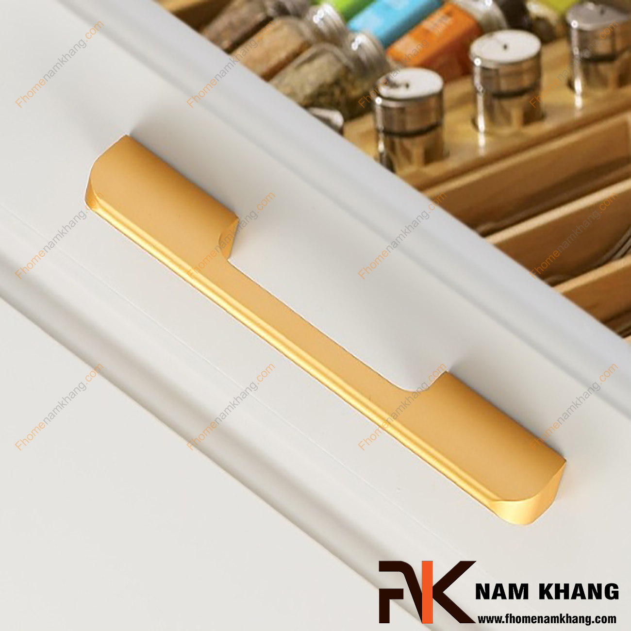 Tay nắm tủ quần áo màu vàng NK235 là một dòng tay nắm tủ theo bộ với nhiều kích thước được sử dụng trên một hoặc nhiều loại phong cách tủ khác nhau tùy nhu cầu thiết kế