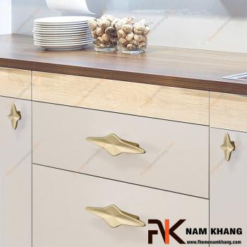 Núm cửa tủ sao 4 cánh màu vàng mờ NK413-VM 