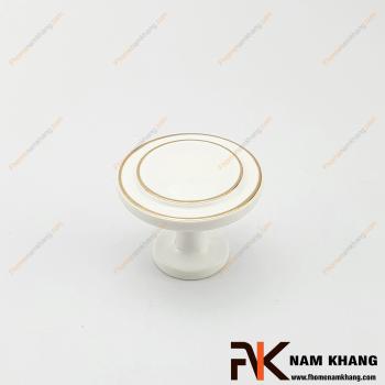 Núm cửa tủ dạng tròn màu trắng viền vàng NK204-TV 
