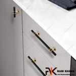 Tay nắm tủ cổ điển màu đen chân đế vàng bóng NK207-DN