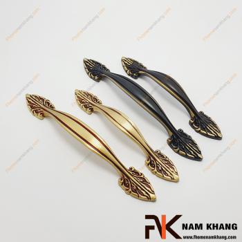 Tay nắm cửa tủ cao cấp bằng đồng hoa văn hoa lá đối xứng cổ điển NK042D-RC