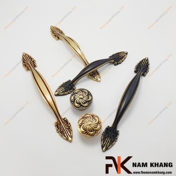 Tay nắm cửa tủ cao cấp bằng đồng hoa văn hoa lá đối xứng cổ điển NK042D-BCF
