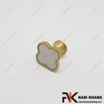 Núm cửa tủ hình dáng cỏ 4 lá chất liệu đồng cao cấp NK435