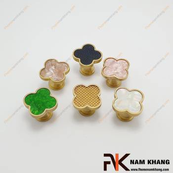 Núm cửa tủ hình dáng cỏ 4 lá chất liệu đồng cao cấp NK435