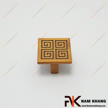 Núm cửa tủ vuông họa tiết cổ điển NK174V-CF