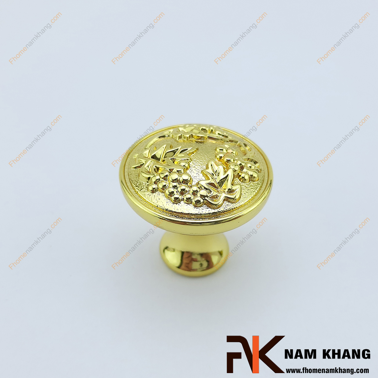 Núm nắm tủ lá nho mạ vàng NK070-V được gia công từ hợp kim mạ vàng bóng nên có độ bền cao và màu vàng bóng của nó còn thể hiện cho tài lộc, cho sự phát đạt và thể hiện một đẳng cấp sang trọng cao cấp.