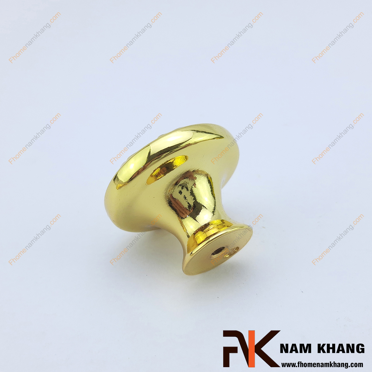 Núm tay nắm tủ mạ vàng NK084-V là một thiết kế phụ kiện tủ kệ cao cấp được chế tạo từ chất liệu hợp kim. NK084 có nét đẹp thu hút ánh nhìn của bất kì nhà thiết kế nào