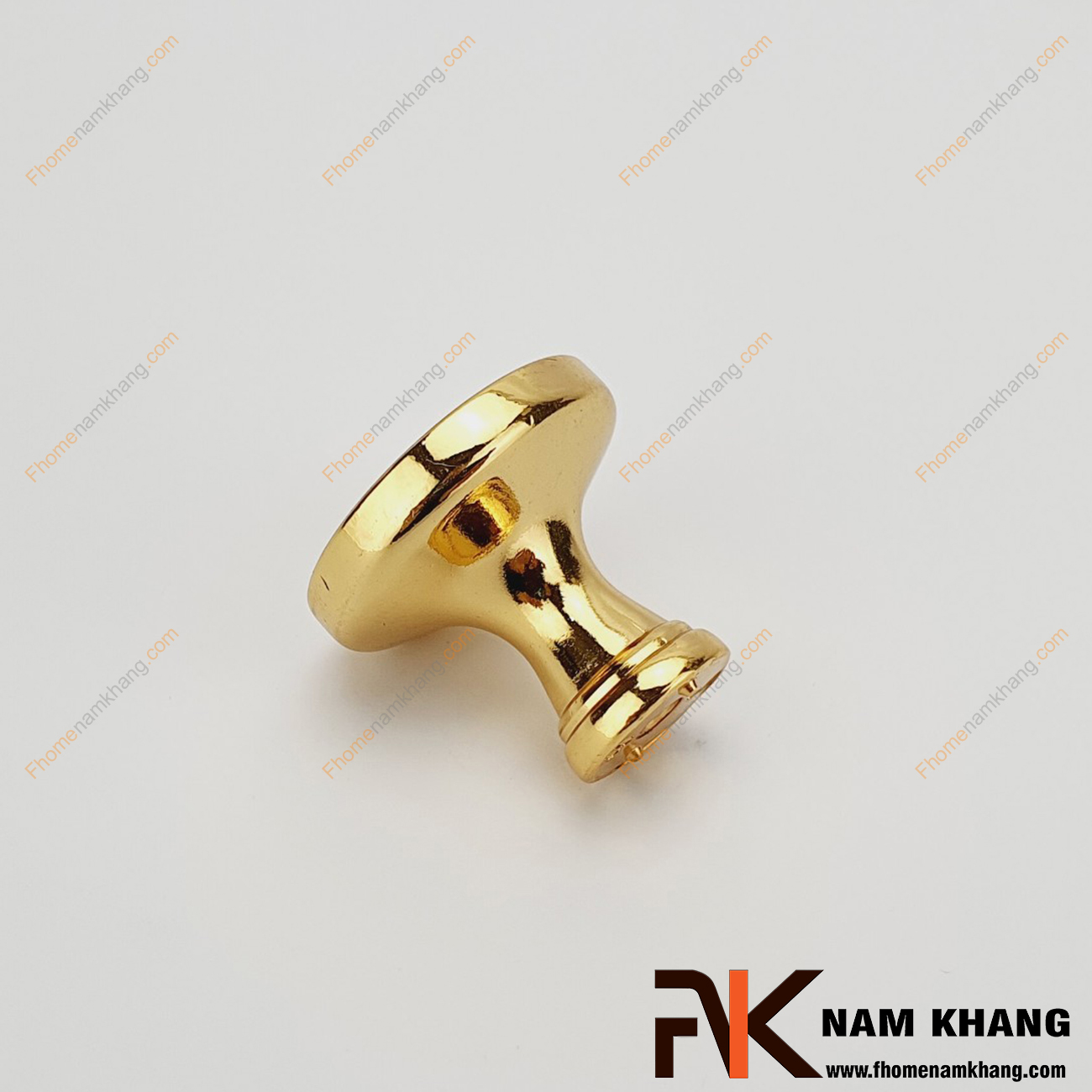 Tay nắm tủ mạ vàng NK158-V được gia công từ hợp kim mạ vàng bóng nên có độ bền cao và màu vàng bóng của nó còn thể hiện cho tài lộc, cho sự phát đạt và thể hiện một đẳng cấp sang trọng cao cấp