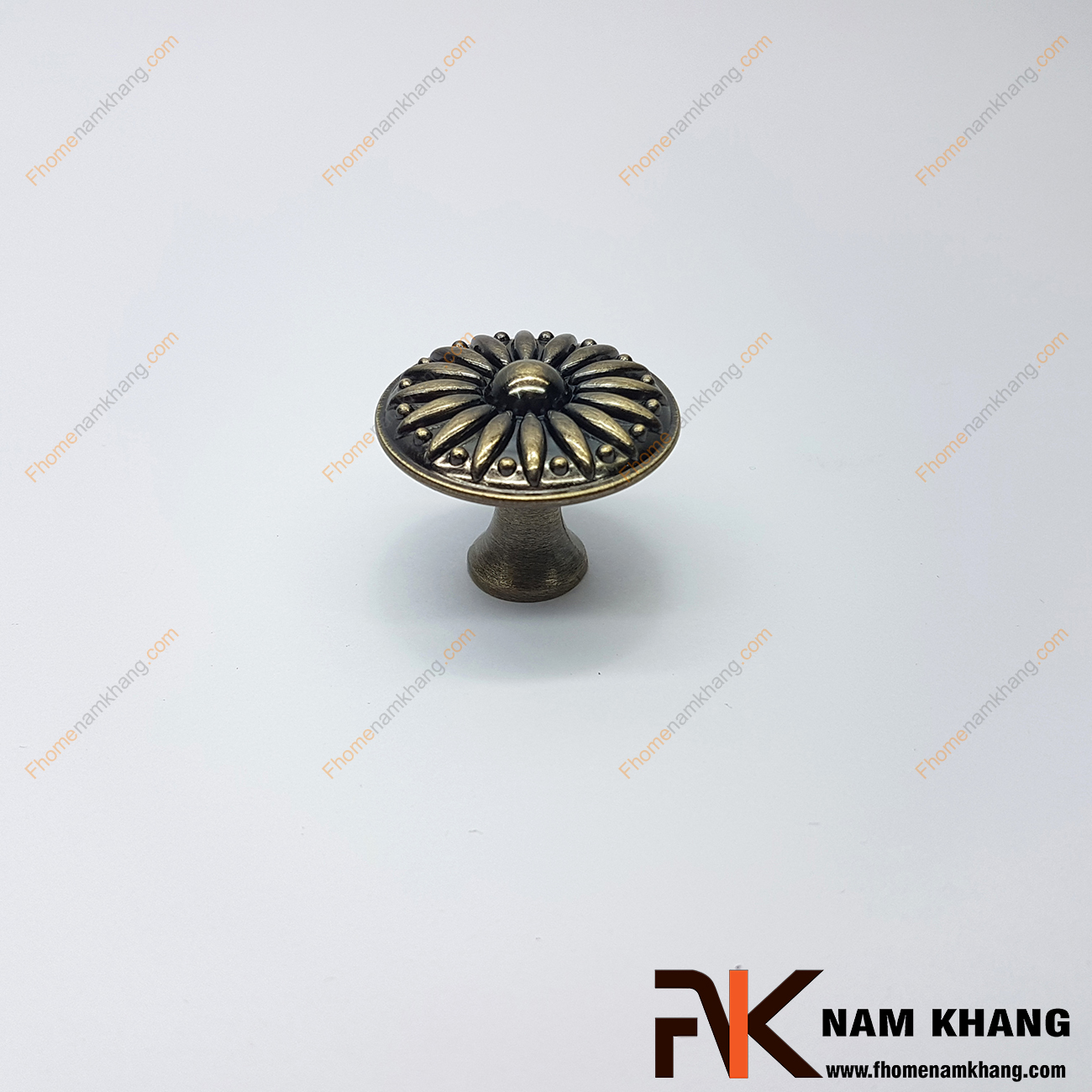 Núm nắm tủ màu đồng cổ NK333-C là sản phẩm núm nắm tủ đặc trưng chuyên dùng cho các dòng tủ bếp, ngăn kéo, ngăn bàn, tủ nội thất. 