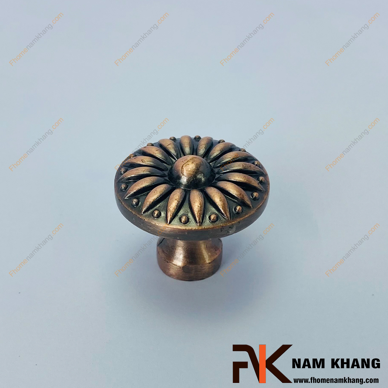 Núm nắm tủ màu cổ điền NK333-CF là sản phẩm núm nắm tủ đặc trưng chuyên dùng cho các dòng tủ bếp, ngăn kéo, ngăn bàn, tủ nội thất.