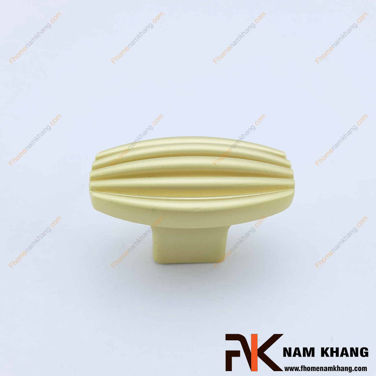 Núm cửa tủ màu vàng mờ NK375-VM là sản phẩm núm nắm tủ đặc trưng chuyên dùng cho các dòng tủ bếp, ngăn kéo, ngăn bàn, tủ nội thất.