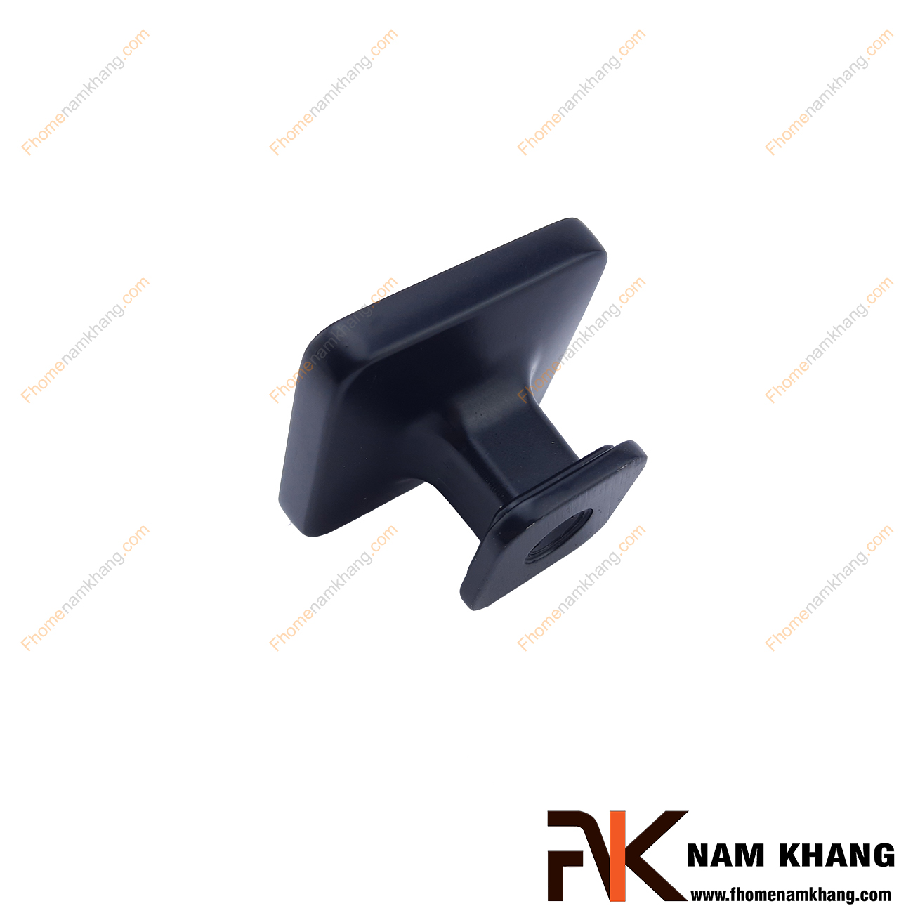 Núm cửa tủ dạng vuông NK385 có thiết kế phối hợp giữa phần thân đen mờ và phần đầu trắng bạc cho ra một thiết kế rất hiện đại, rất độc đáo và rất tinh tế.