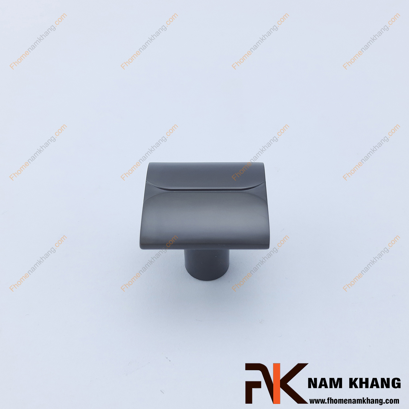 Núm cửa tủ màu ghi xám NK417-G có thiết kế đơn giản từ hợp kim cao cấp với khuôn dạng vuông và đế tròn đứng. 