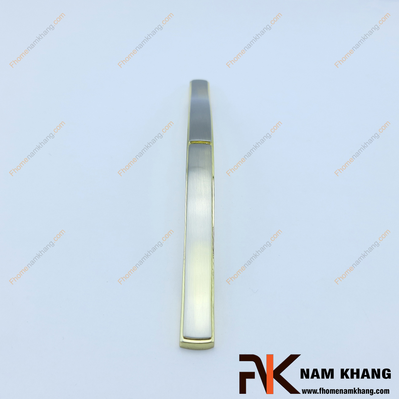 Tay nắm cửa tủ mạ màu xám vàng NK164-128XV được sử dụng nhiều trên nhiều phong cách tủ kệ khác nhau. Sản phẩm được tin dùng trên các loại tủ kệ trưng bày, tủ quần áo, tủ phong thủy , ngăn kệ bàn làm việc,…
