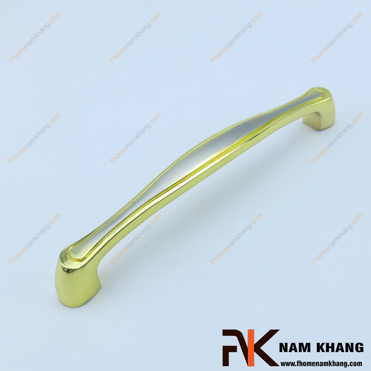 Tay nắm cửa tủ mạ màu xám vàng NK165-128XV được sử dụng nhiều trên nhiều phong cách tủ kệ khác nhau. Sản phẩm được tin dùng trên các loại tủ kệ trưng bày, tủ quần áo, tủ phong thủy , ngăn kệ bàn làm việc,…