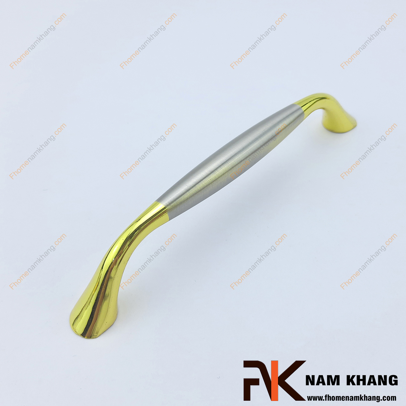Tay cầm tủ thanh tròn đầu loe NK166-128XV có thiết kế rất đặc biệt khi kết hợp nét thẩm mỹ dạng tròn được cách điện to dần ở 2 đầu.