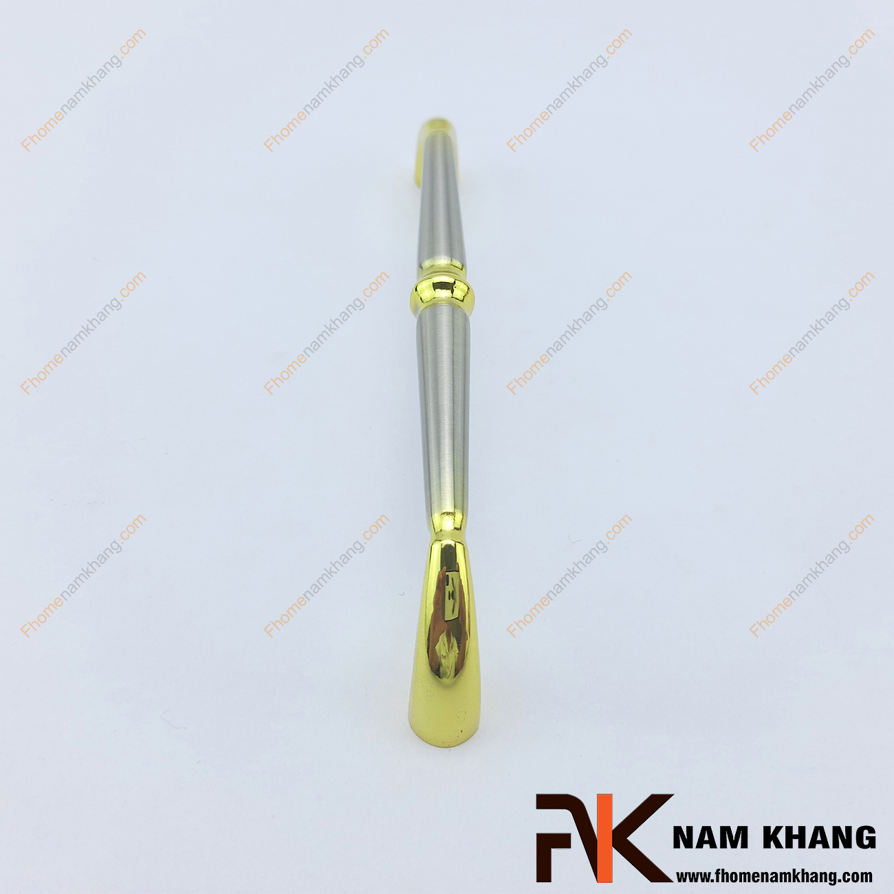 Tay nắm tủ thanh tròn NK167-128XV là một dạng thiết kế tay nắm đặc biệt với khuôn dạng tròn được mạ 2 lớp màu đặc trưng trên chất liệu hợp kim cao cấp.