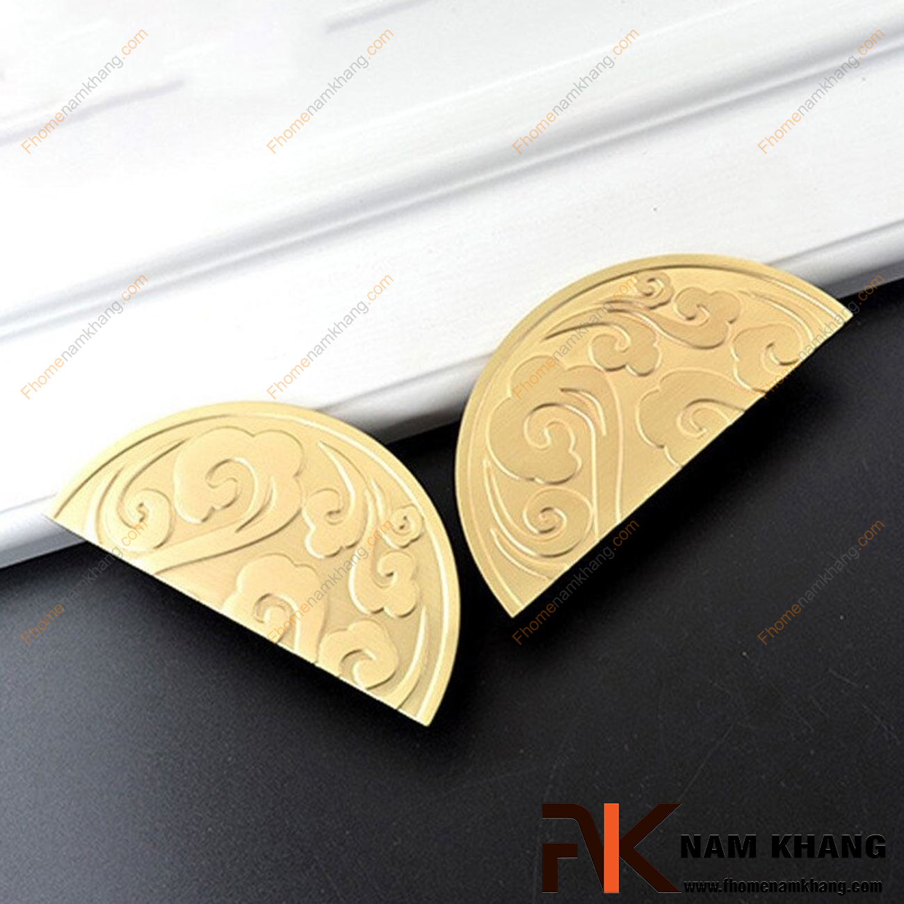 Tay kéo cửa tủ dạng tấm tròn NK214-VM là một bộ tay nắm dành cho các dạng cửa đôi gồm cả cửa tủ nhỏ và các dạng cửa lớn.