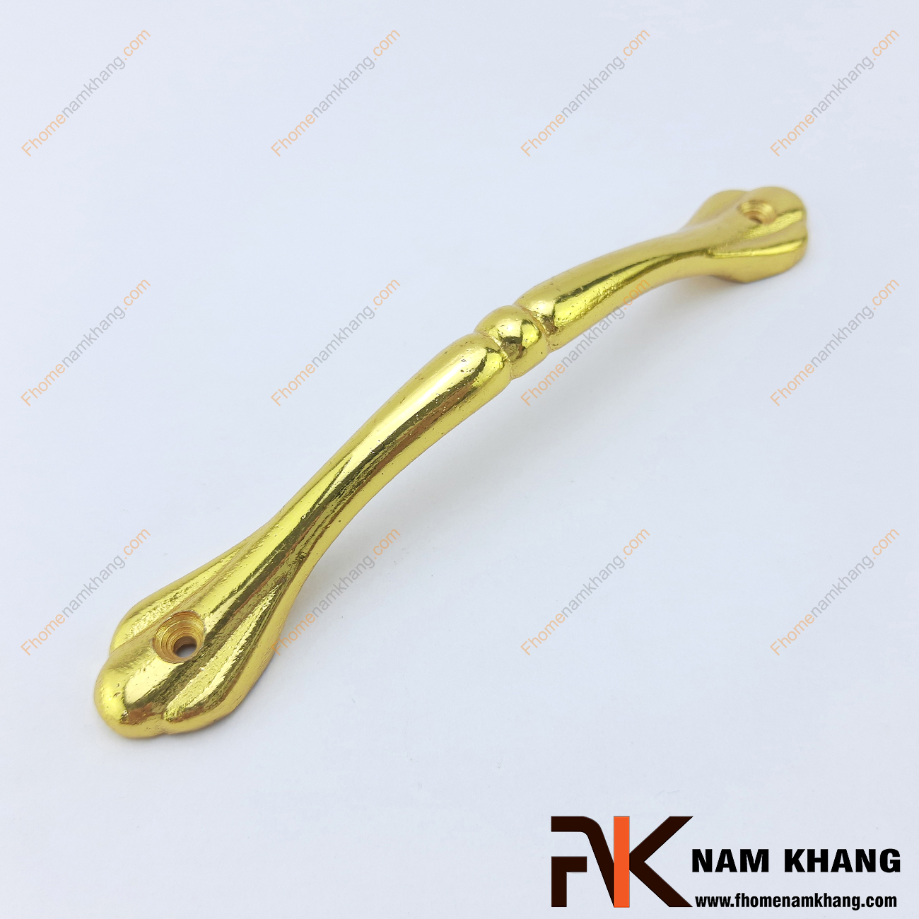 Tay nắm tủ nhôm mạ vàng bóng NK249-160V có khuôn dạng đơn giản với các góc bo tròn omega hoàn thiện.