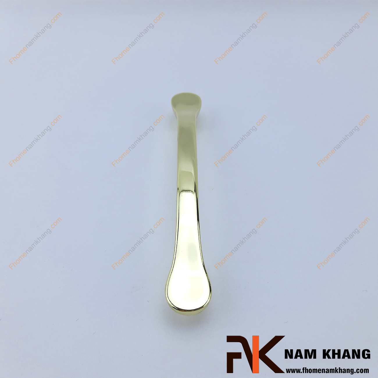Tay nắm tủ màu vàng NK418-V - sản phẩm thiết kế đơn giản dạng dẹp rất quen thuộc và được sử dụng rộng rãi trong thiết kế nội thất.