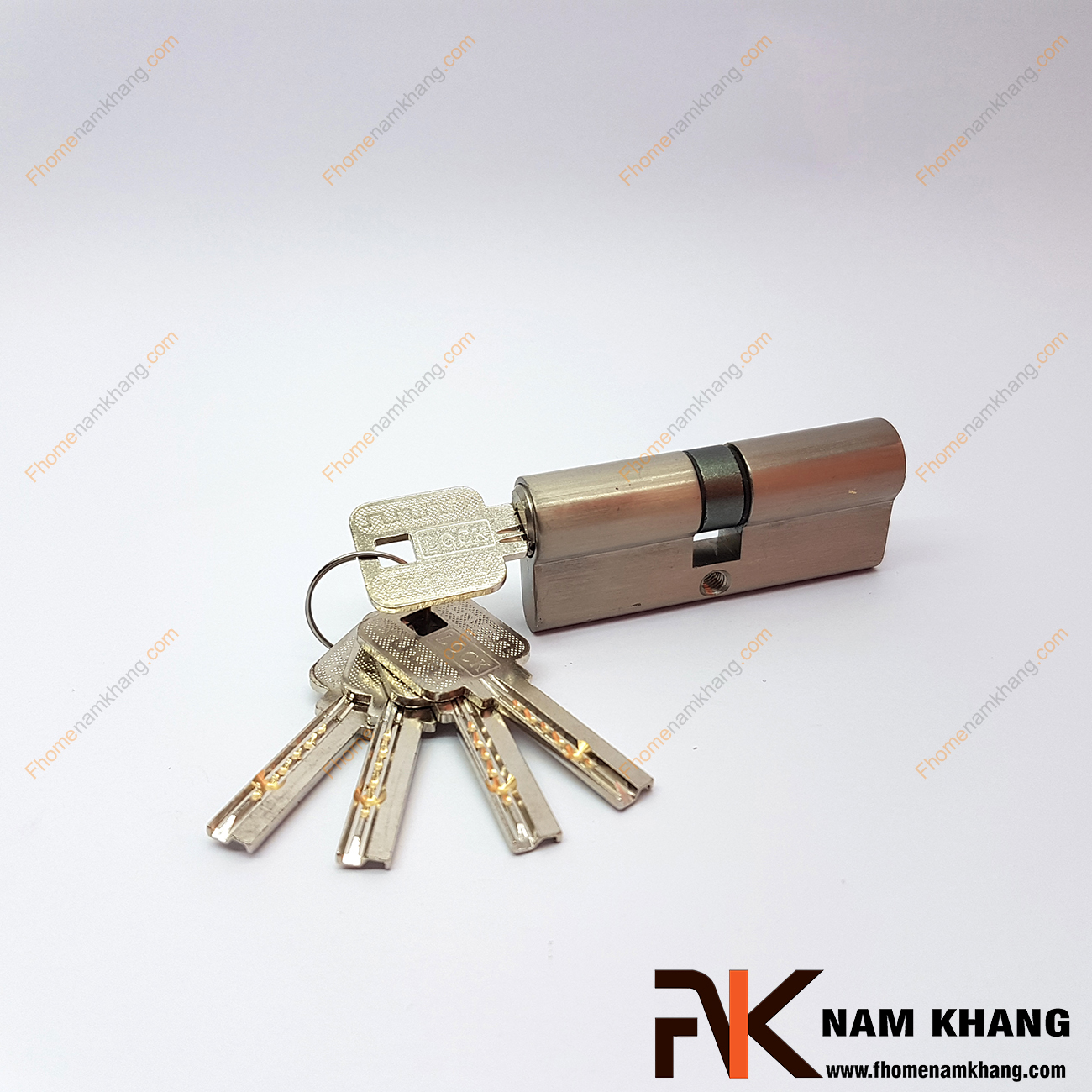 Củ khóa cửa NK261 là bộ củ khóa riêng lẻ thường được lắp đặt vào các bộ khóa cửa chính với hai đầu khóa. Sản phẩm có độ bền rất cao và độ bảo mật tốt, dễ dàng lắp đặt và sử dụng.