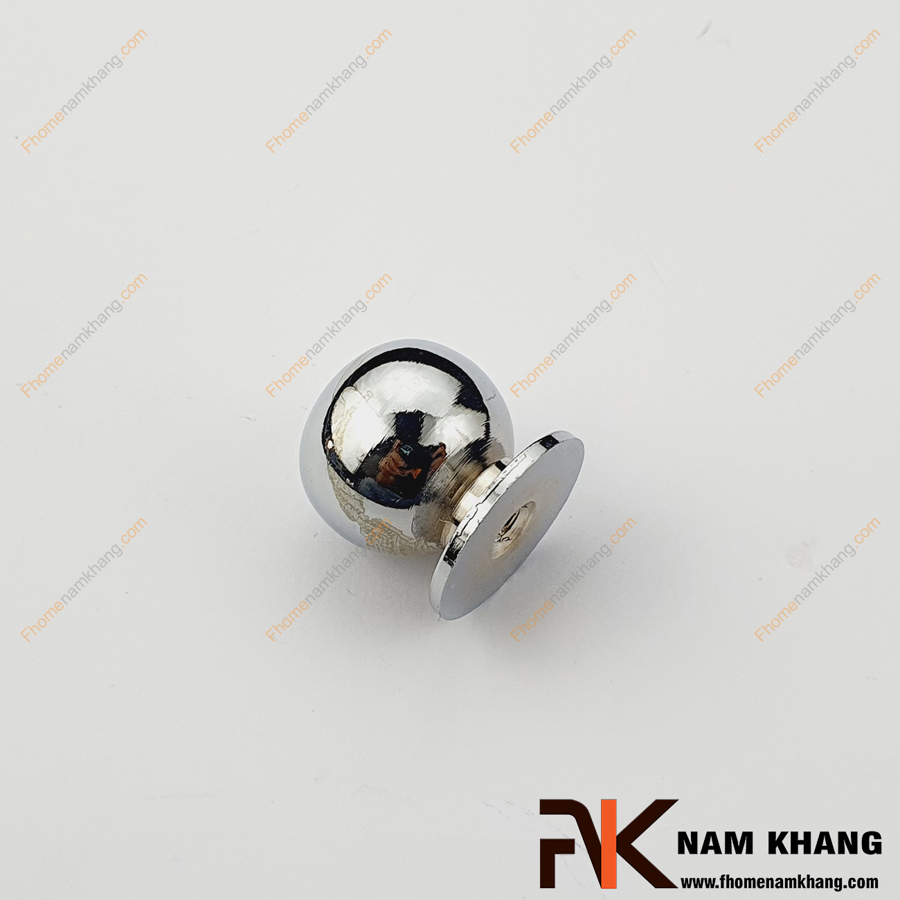 Núm cửa tủ màu inox NK175N-B có độ bền cao, chịu được lực kéo tốt và cho cảm giác cầm nắm cực kỳ thoải mái.