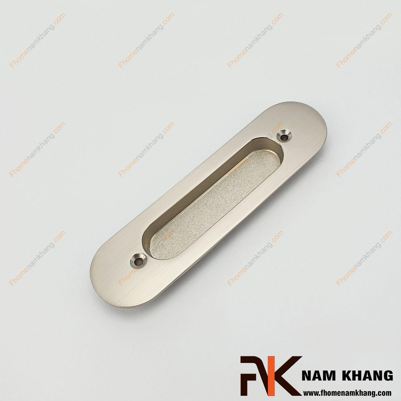 Tay âm cửa lùa NK061L-B là dòng tay nắm tủ dạng âm dùng chính cho dòng cửa lùa. Sản phẩm tay nắm này được bắt vít trực tiếp từ bên ngoài.