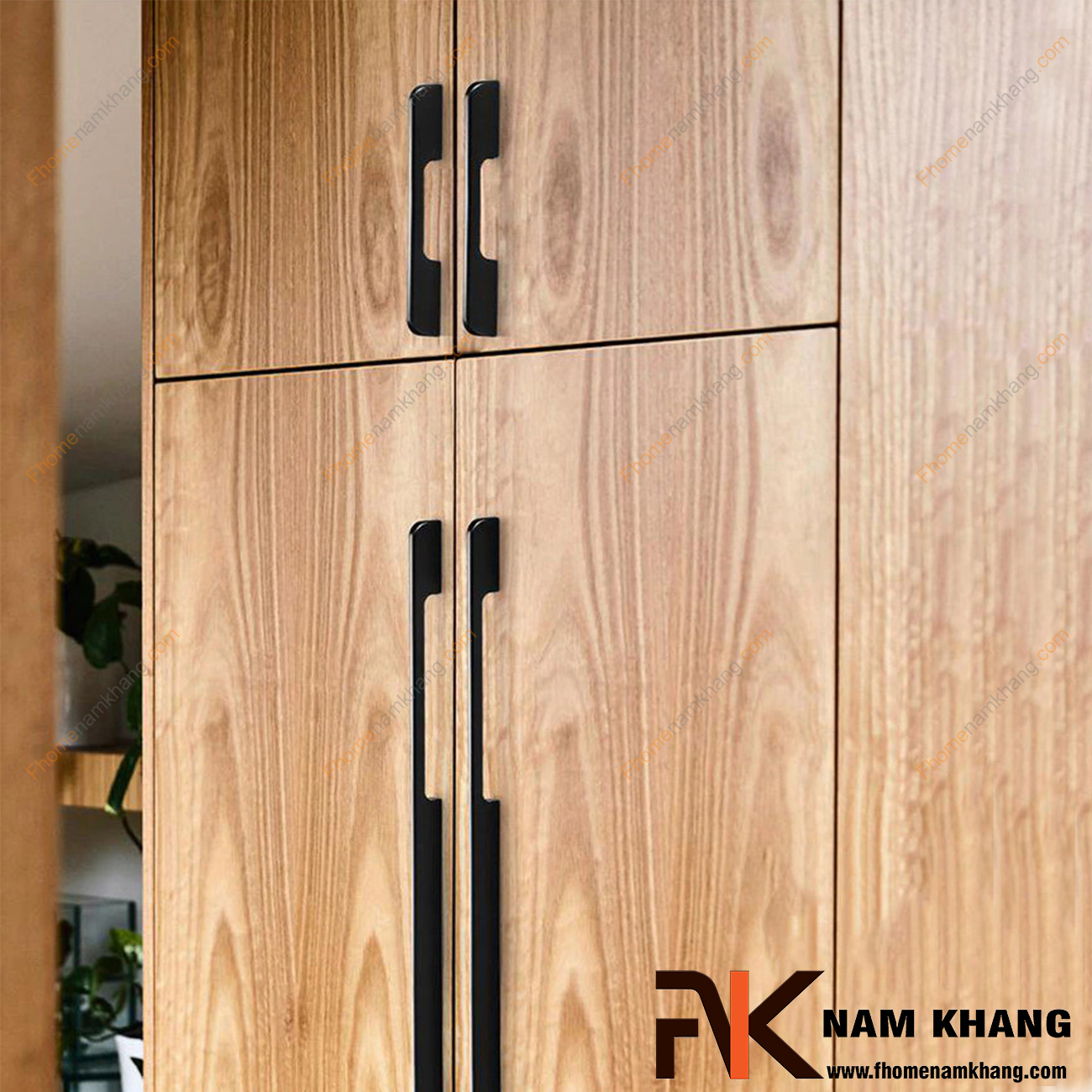 Tay nắm tủ quần áo là phụ kiện nội thất được sử dụng nhiều trong những thiết kế nội thất hiện nay, với mức đầu tư thấp so với những hạng mục nội thất khác nhưng lại đóng vai trò quan trọng trên nhiều phong cách tủ kệ.