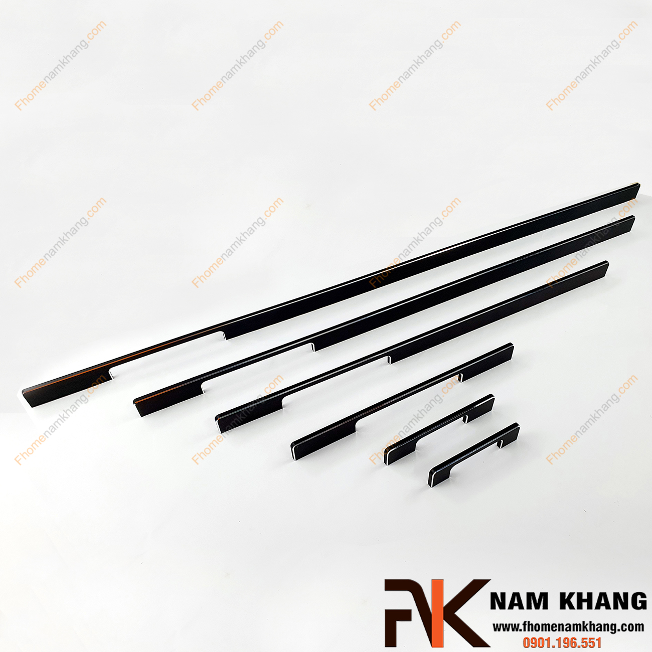 Tay nắm tủ quần áo là phụ kiện nội thất được sử dụng nhiều trong những thiết kế nội thất hiện nay, với mức đầu tư thấp so với những hạng mục nội thất khác nhưng lại đóng vai trò quan trọng trên nhiều phong cách tủ kệ.