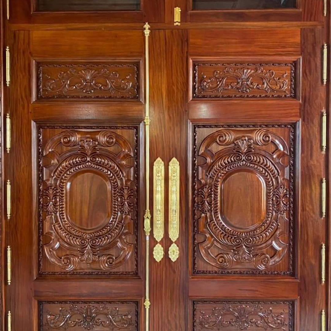Clemon là một phụ kiện được sử dụng trong cánh cửa gỗ ở những vị trí khóa cửa và bản lề ở phía trên. Chúng thường được dùng ở những cửa chính của ngôi nhà hoặc những cửa sổ có số lượng hai cánh trở lên.