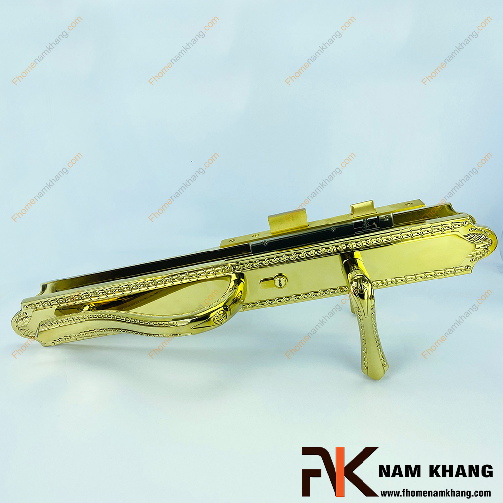 Khóa cửa đại sảnh NK351XL- PVD  FhomeNamKhang thiết kế tinh tế, để lại ấn tượng đẹp thu hút mọi ánh nhìn của nhà thiết kế nội thất và tiêu dùng. góp phần làm cho không gian nội thất, trở nên trang hoàng tuyệt vời, nổi bật với các họa tiết hoa văn siêu mượt.