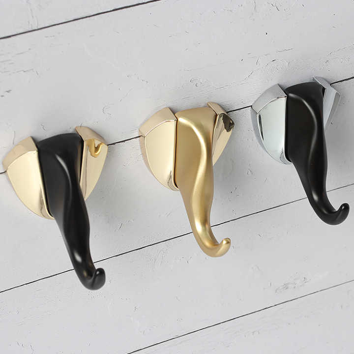 Móc treo tường bằng đồng NKD076 lấy cảm hứng từ cá heo, biểu tượng cho sự may mắn và nhiều giá trị tốt đẹp khác, đồng thời cá heo còn có giá trị nghệ thuật cao trong trang trí nên luôn được mọi người ưa thích và bày trí trong các công trình nhà ở.