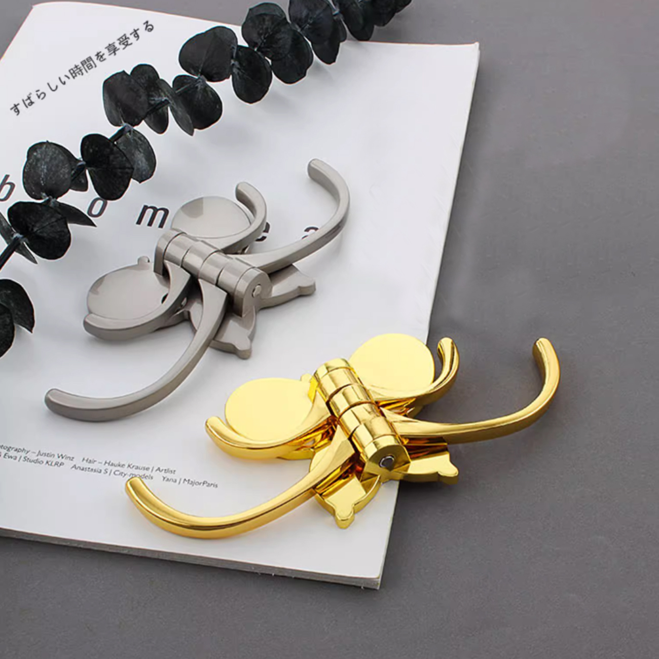 Móc treo tường bằng đồng NKD076 lấy cảm hứng từ cá heo, biểu tượng cho sự may mắn và nhiều giá trị tốt đẹp khác, đồng thời cá heo còn có giá trị nghệ thuật cao trong trang trí nên luôn được mọi người ưa thích và bày trí trong các công trình nhà ở.