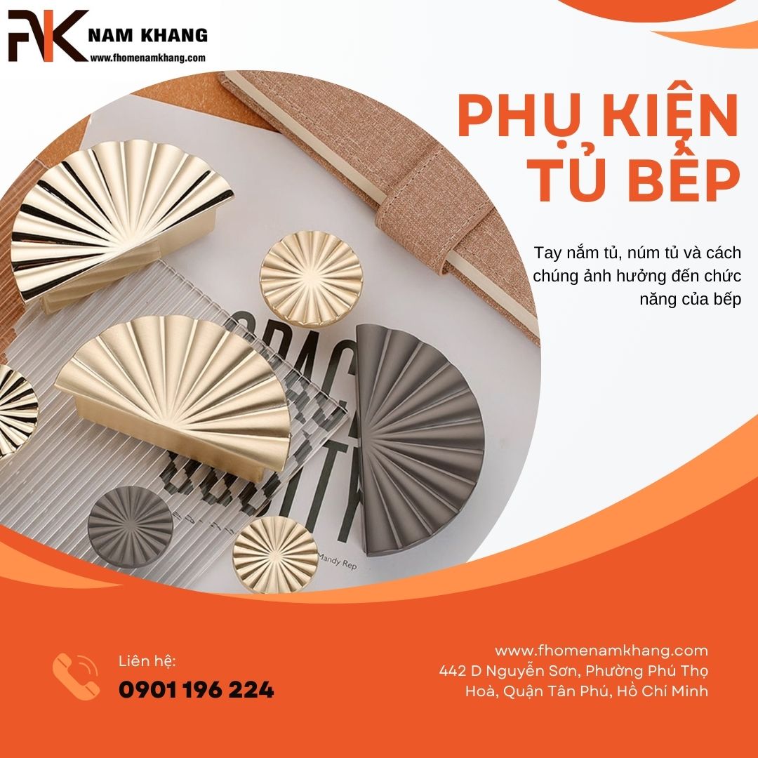 Bạn có bao giờ tự hỏi tại sao cùng một mẫu tủ bếp nhưng lại có những trải nghiệm sử dụng khác nhau? Câu trả lời có thể nằm ở những chiếc tay nắm tủ và núm tủ. Chúng không chỉ là phụ kiện trang trí mà còn ảnh hưởng trực tiếp đến chức năng của bếp.