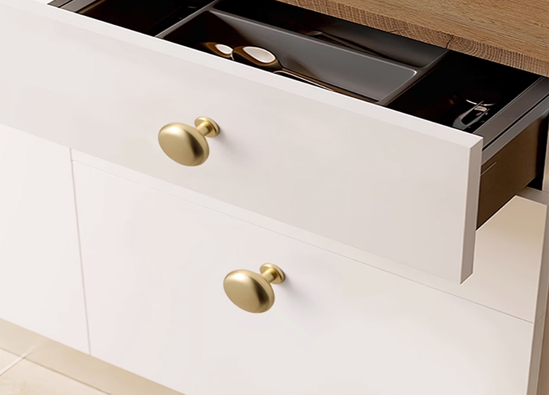 Bạn đang có kiểu hoạch xây dựng hoặc cải tạo nhà bếp? Đừng chỉ tập trung vào những thiết bị đắt tiền, bởi chính những chi tiết nhỏ như tay nắm tủ mới thực sự tạo nên điểm nhấn cho không gian.