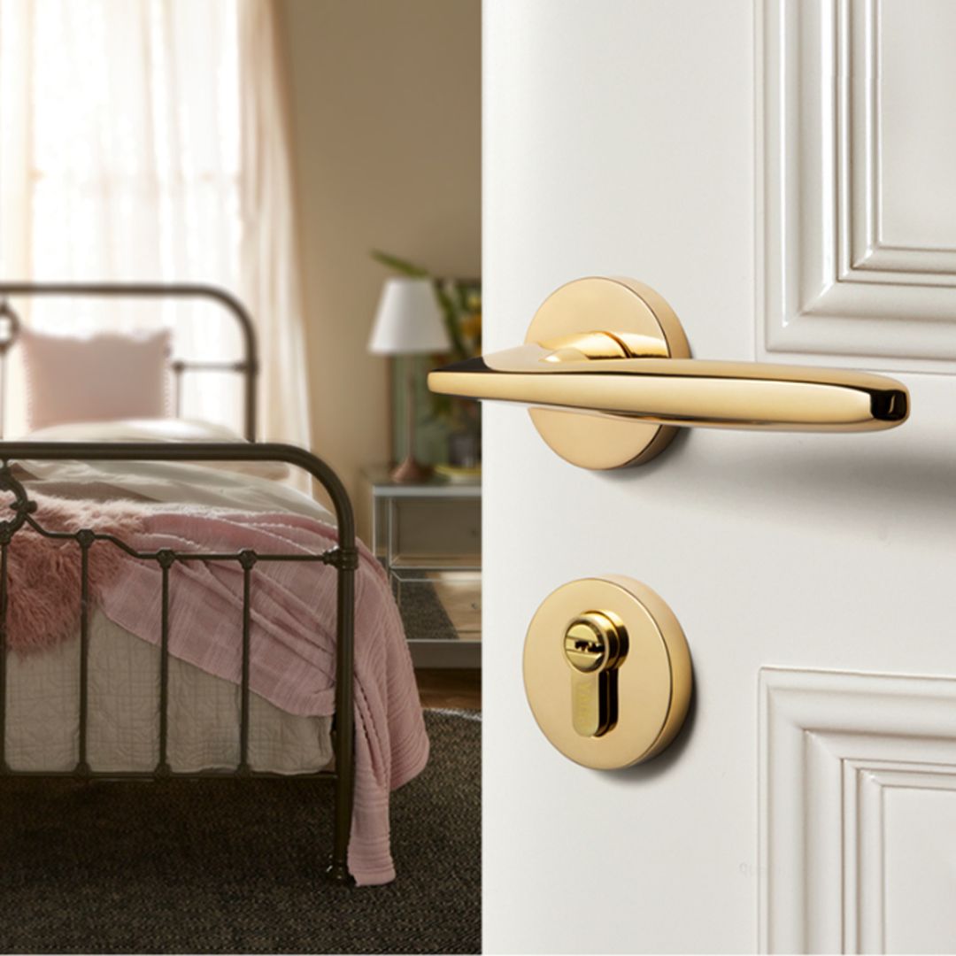 An toàn luôn là ưu tiên hàng đầu của mọi gia đình. F-Home Nam Khang cung cấp đa dạng các loại khóa cửa với chất lượng vượt trội, đảm bảo an ninh tối đa cho ngôi nhà của bạn.