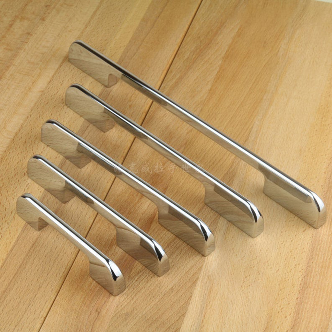Tay nắm tủ dạng thanh NK018