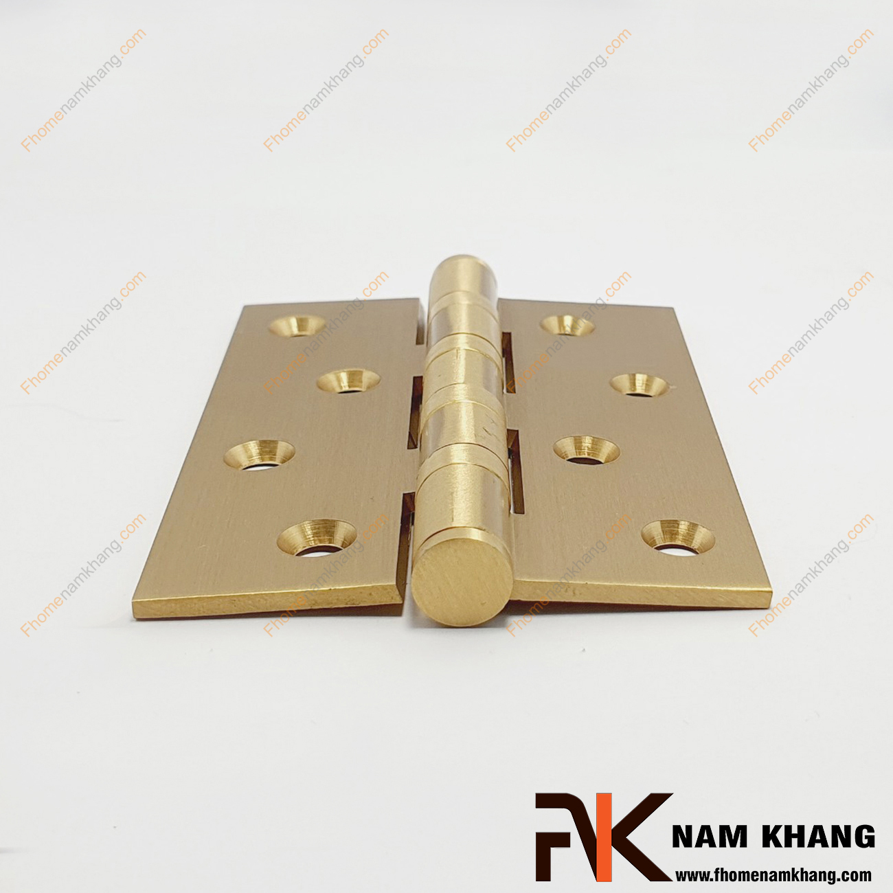 Bản lề lá dạng trơn màu đồng vàng NK308-10-3DO được sản xuất từ đồng cao cấp. Dòng bản lề này được xử lý kỹ thuật cao, các góc bo tròn tỉ mỉ, tạo nên sự tinh tế và đảm bảo an toàn trong quá trình sử dụng.
