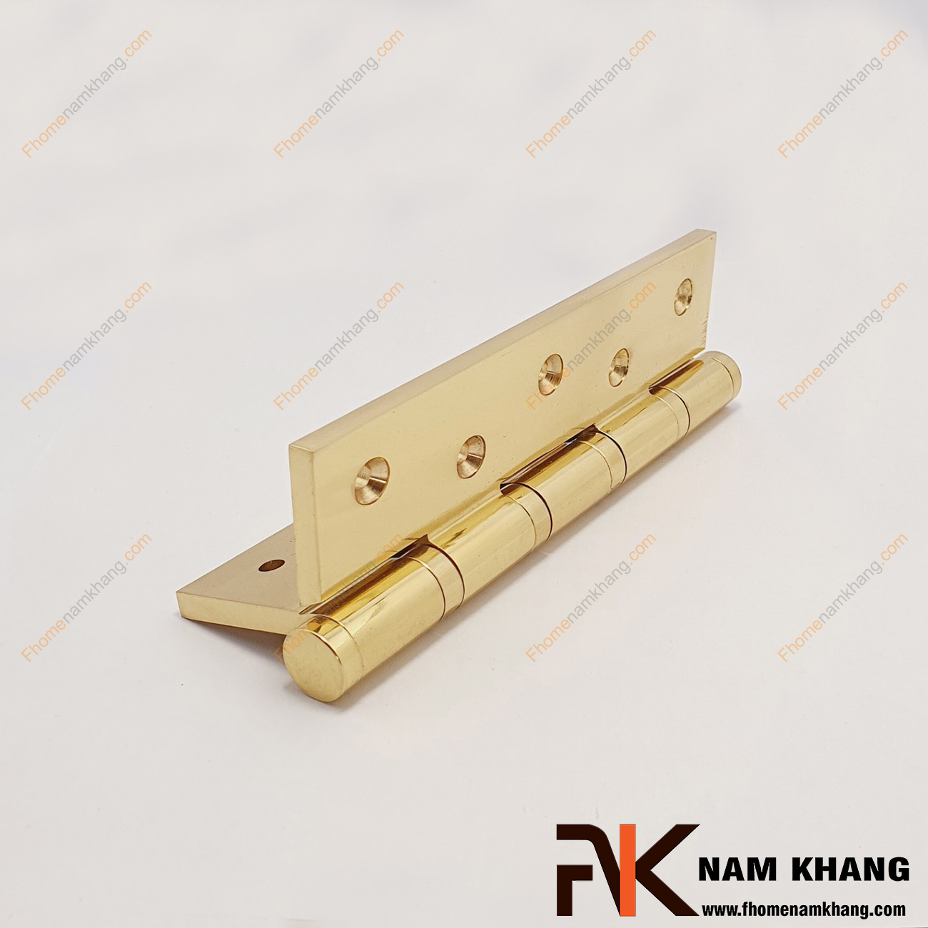 Bản lề lá dạng trơn màu đồng vàng NK308N-15DO được sản xuất từ đồng cao cấp, có độ bền cao và cho kết cấu bền vững.