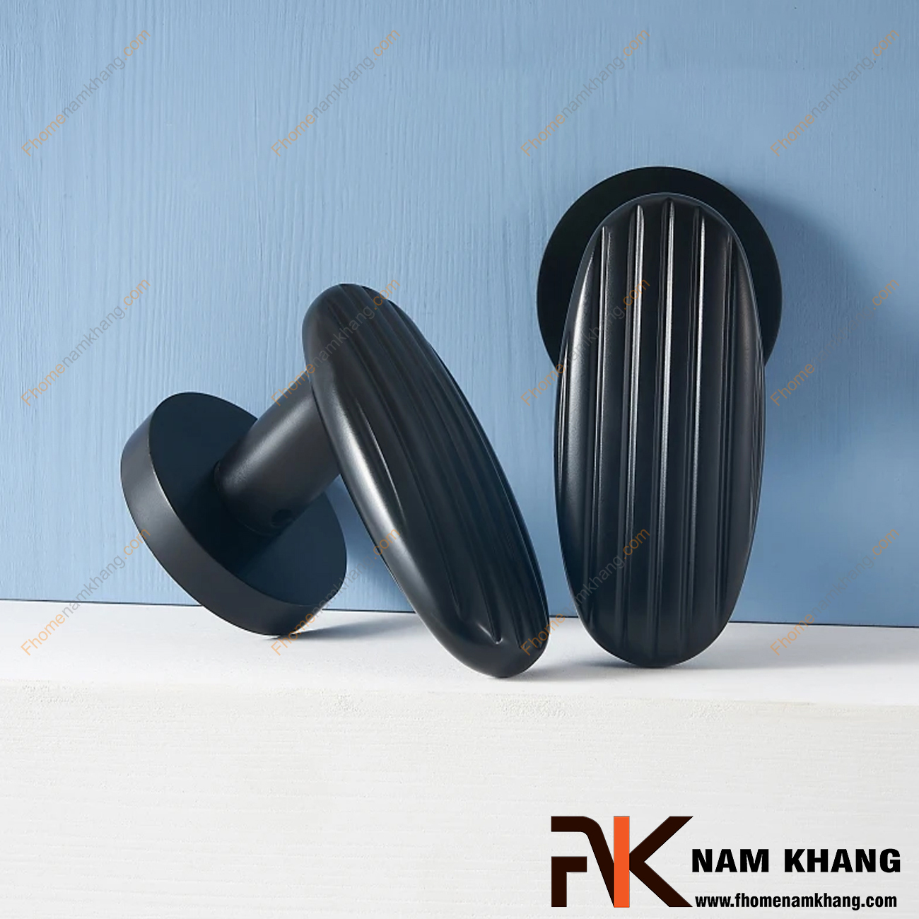 Khóa cửa phân thể hiện đại hoạt động bằng nam châm màu đen NK578-DM có thiết kế cách điệu, đường nét mềm mại, mang giá trị thẩm mĩ cao.