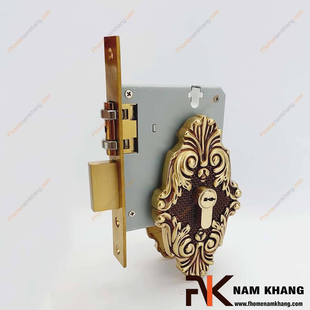 Khóa âm cổ điển bằng đồng cao cấp NK181-RG là dạng khóa đặc biệt khi dùng để kết hợp chung với tay nắm cửa tạo thành một bộ.