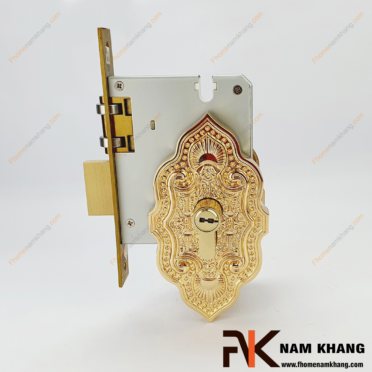 Khóa âm cổ điển bằng đồng cao cấp NK477-24K-KA là dòng khóa có thể kết hợp đa dạng với nhiều loại tay nắm khác nhau theo nhu cầu thiết kế của gia chủ. 