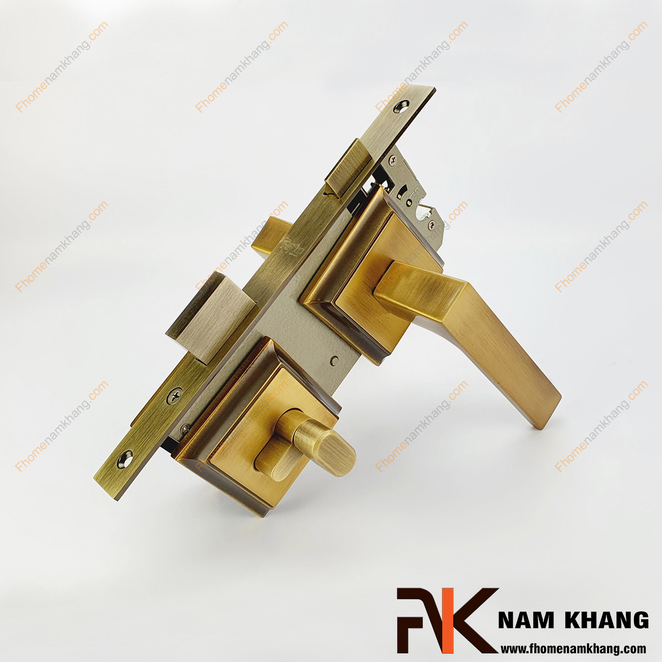 Khóa cửa phân thể bằng đồng cao cấp màu đồng vàng NK555-RX có thiết kế dạng ốp vuông, bo tròn các góc cạnh tạo nên sự tinh tế và cao cấp.