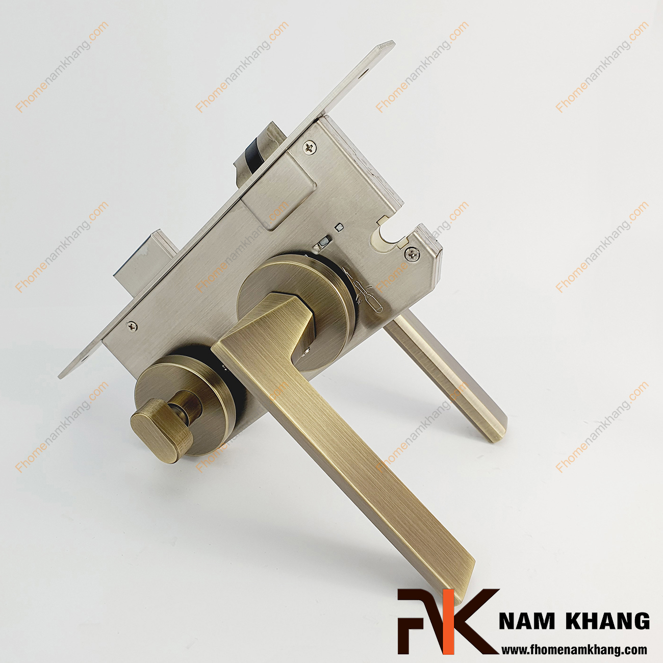 Khóa cửa phân thể dạng trơn màu đồng rêu xước NK570-RX được sản xuất từ hợp kim cao cấp. Dòng khóa này có thiết kế phần ốp khóa và tay gạt riêng biệt, khá nhỏ gọn.