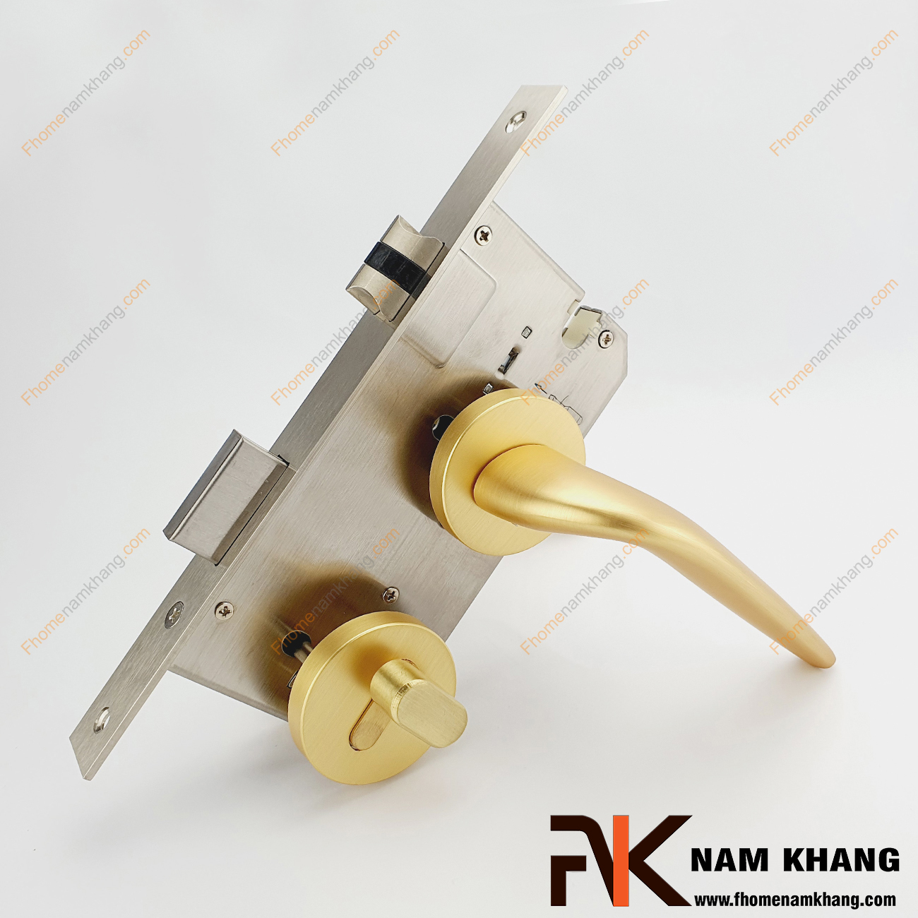 Khóa cửa phân thể cao cấp màu vàng mờ NK574-VM được sản xuất từ hợp kim cao cấp. Dòng khóa này có thiết kế phần ốp khóa và tay gạt riêng biệt, khá nhỏ gọn và tạo được sự nổi bật độc đáo.