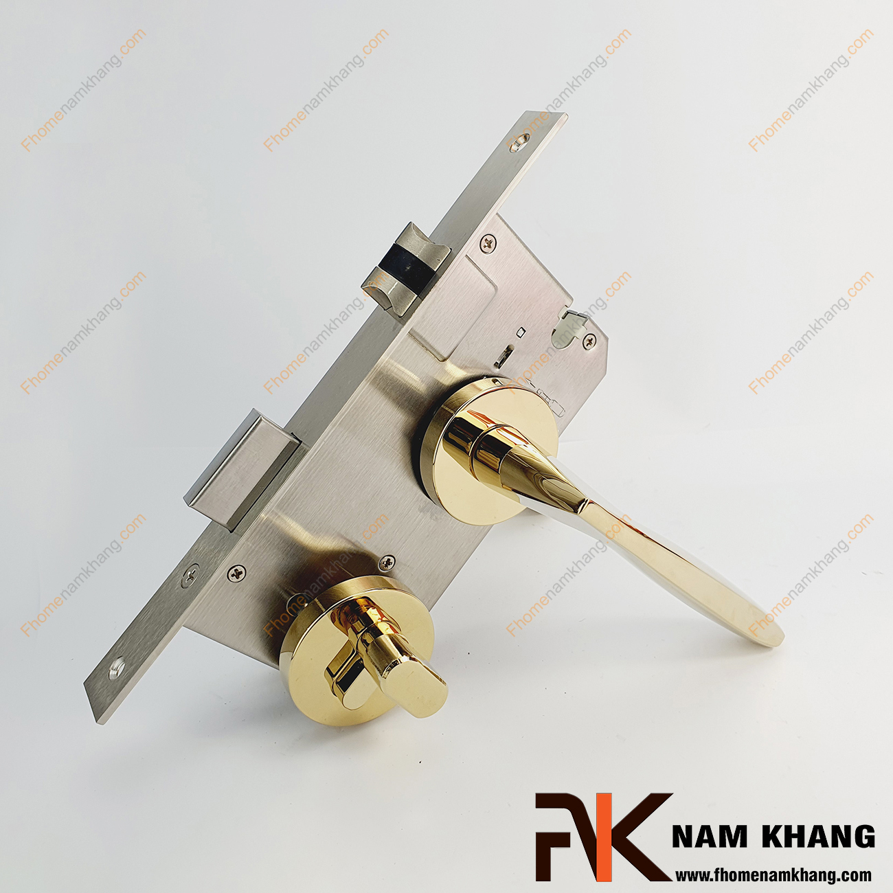 Khóa cửa phân thể dạng trơn màu vàng bóng NK576-PVD được sản xuất từ hợp kim cao cấp, gồm 1 đầu chìa 1 đầu vặn chuyên dùng cho cửa phòng.