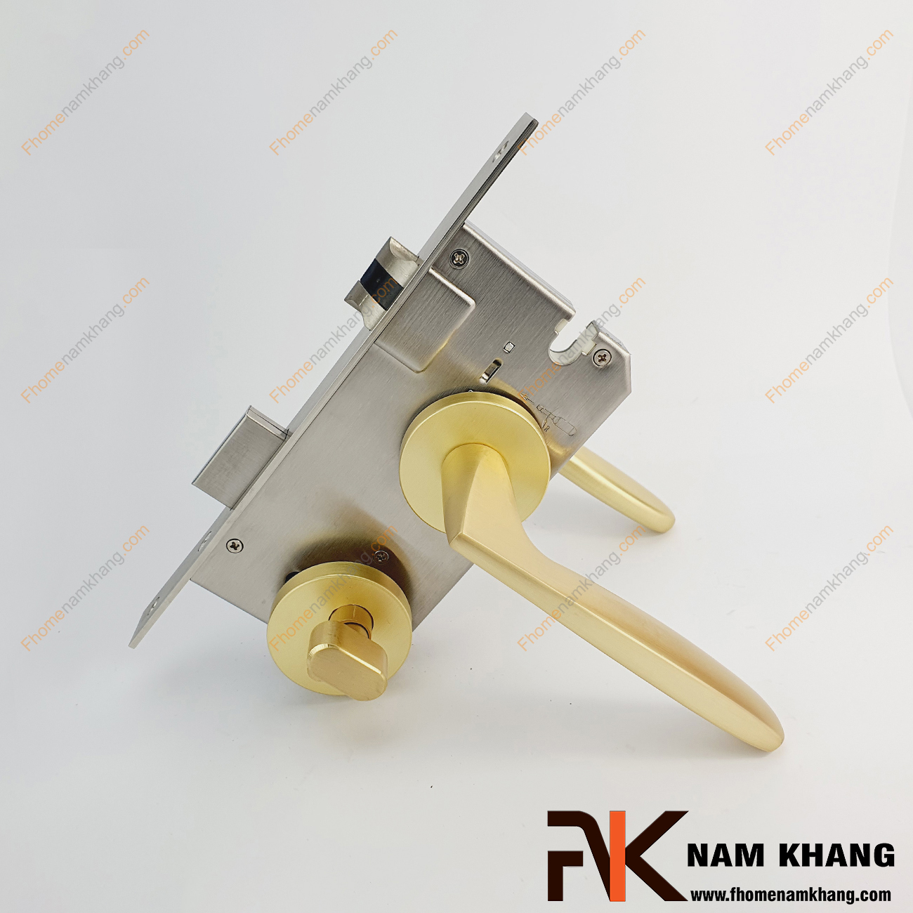 Khóa cửa phân thể cao cấp dạng trơn màu vàng xước NK576-VX được sản xuất từ hợp kim cao cấp. Dòng khóa này có thiết kế phần ốp khóa và tay gạt riêng biệt, khá nhỏ gọn và tạo được sự độc đáo.