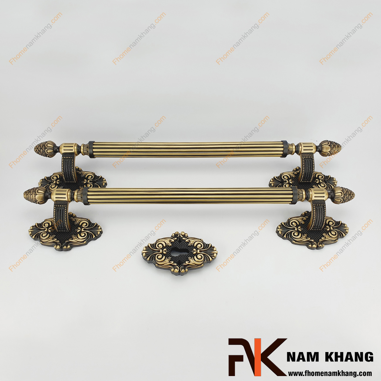 Khóa cửa sảnh phối hợp cổ điển bằng đồng NK362K-CFE là dạng khóa cửa phối hợp đặc trưng khi kết hợp dòng khóa thân rời và tay nắm cửa sảnh lớn.