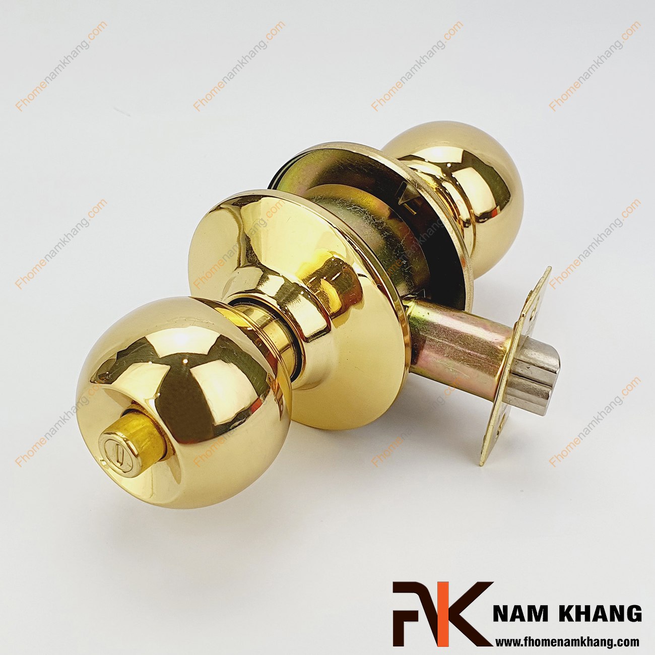 Khóa tay nắm tròn màu vàng bóng NK430HAFELE-V được sản xuất từ inox cao cấp. Dòng khóa này có thiết kế dạng tay nắm tròn như quả đấm vừa tay của một người trưởng thành.