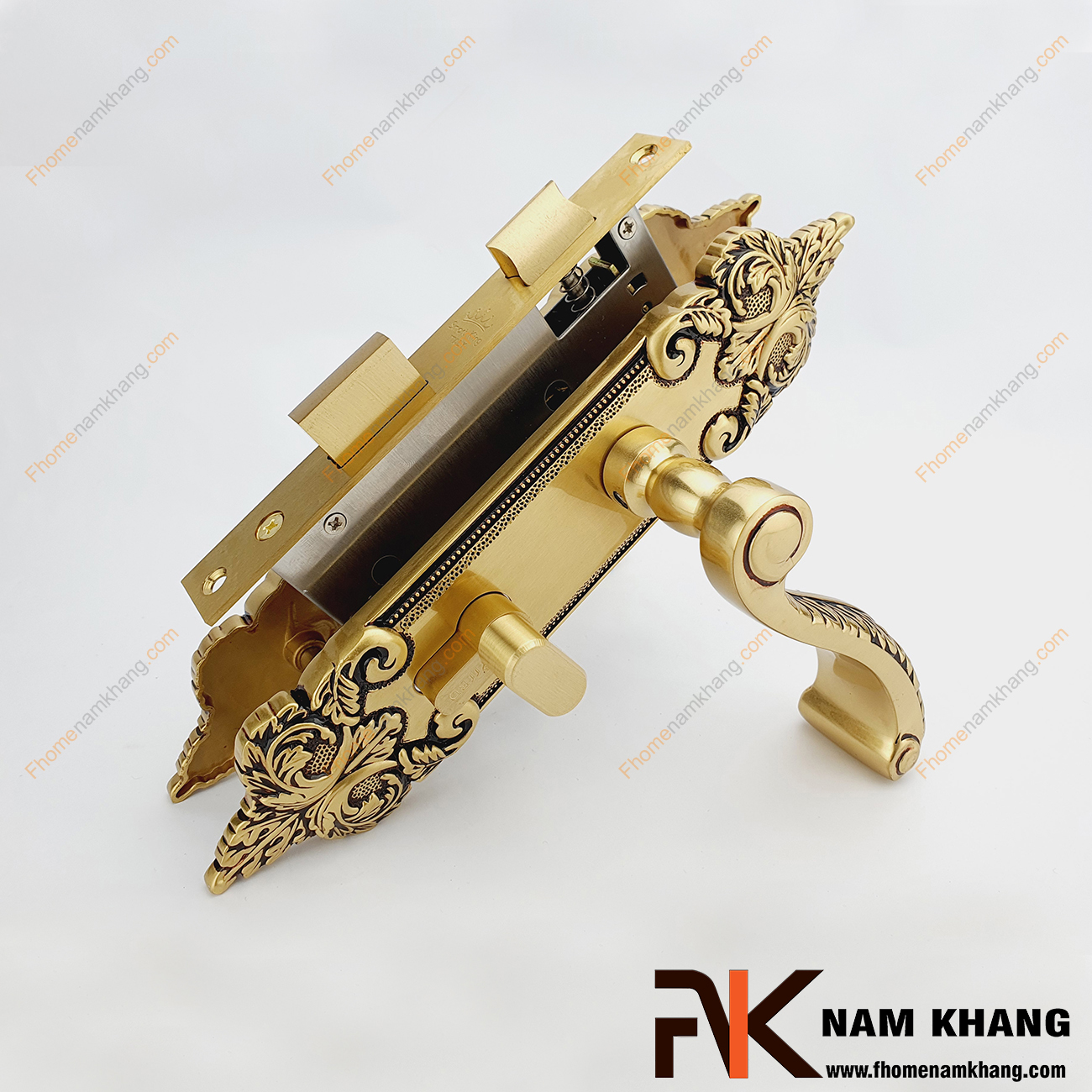 Khóa cửa thông phòng cổ điển màu đồng viền đen NK342M-OR, một dạng mẫu khóa cửa đồng cao cấp theo thiết kế cổ điển với đồng vàng mạ lớp màu phối đen tạo điểm nhấn cho sản phẩm chất lượng.